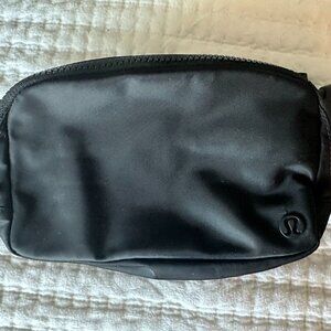 Lululemon Everywhere Belt Bag 1L